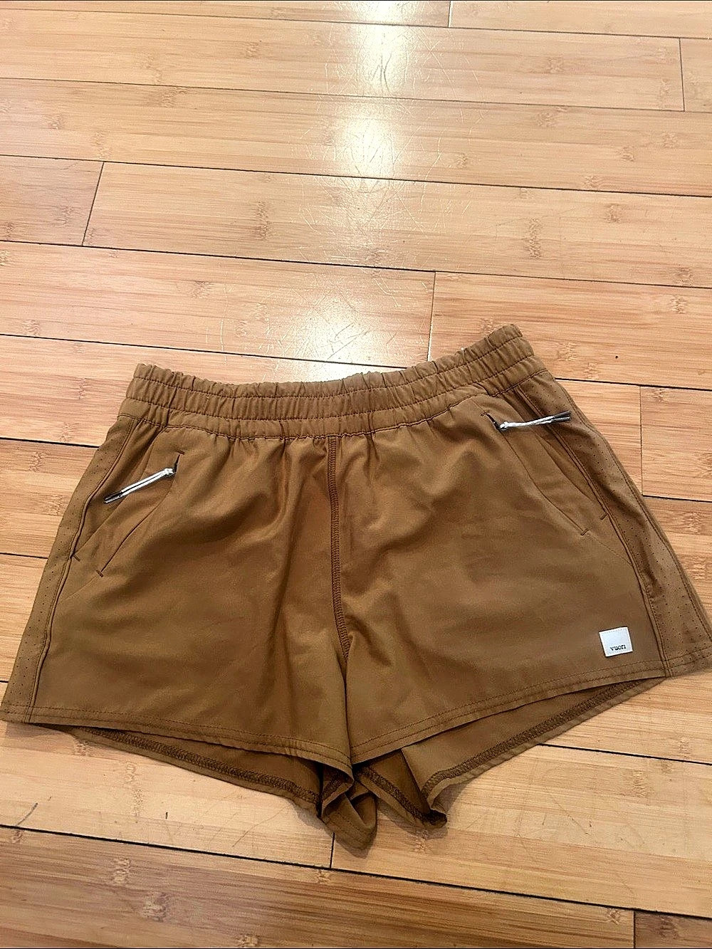 vuori Athletic Shorts in Brown Size Medium Like New